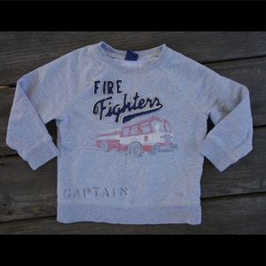 GAP fire truck sweatshirt with appliqué 2t